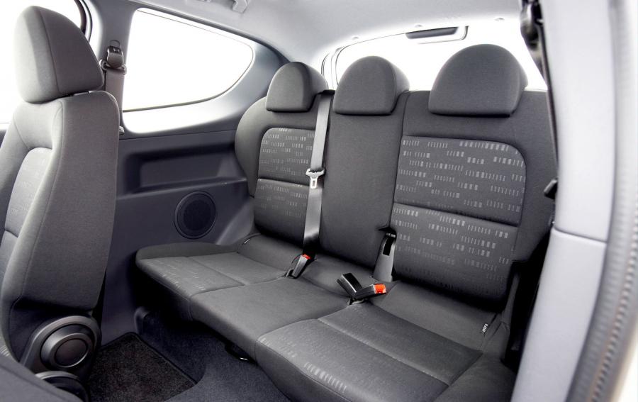  Mitsubishi Colt 3-Door 2004 года  (фото 25 из 55)